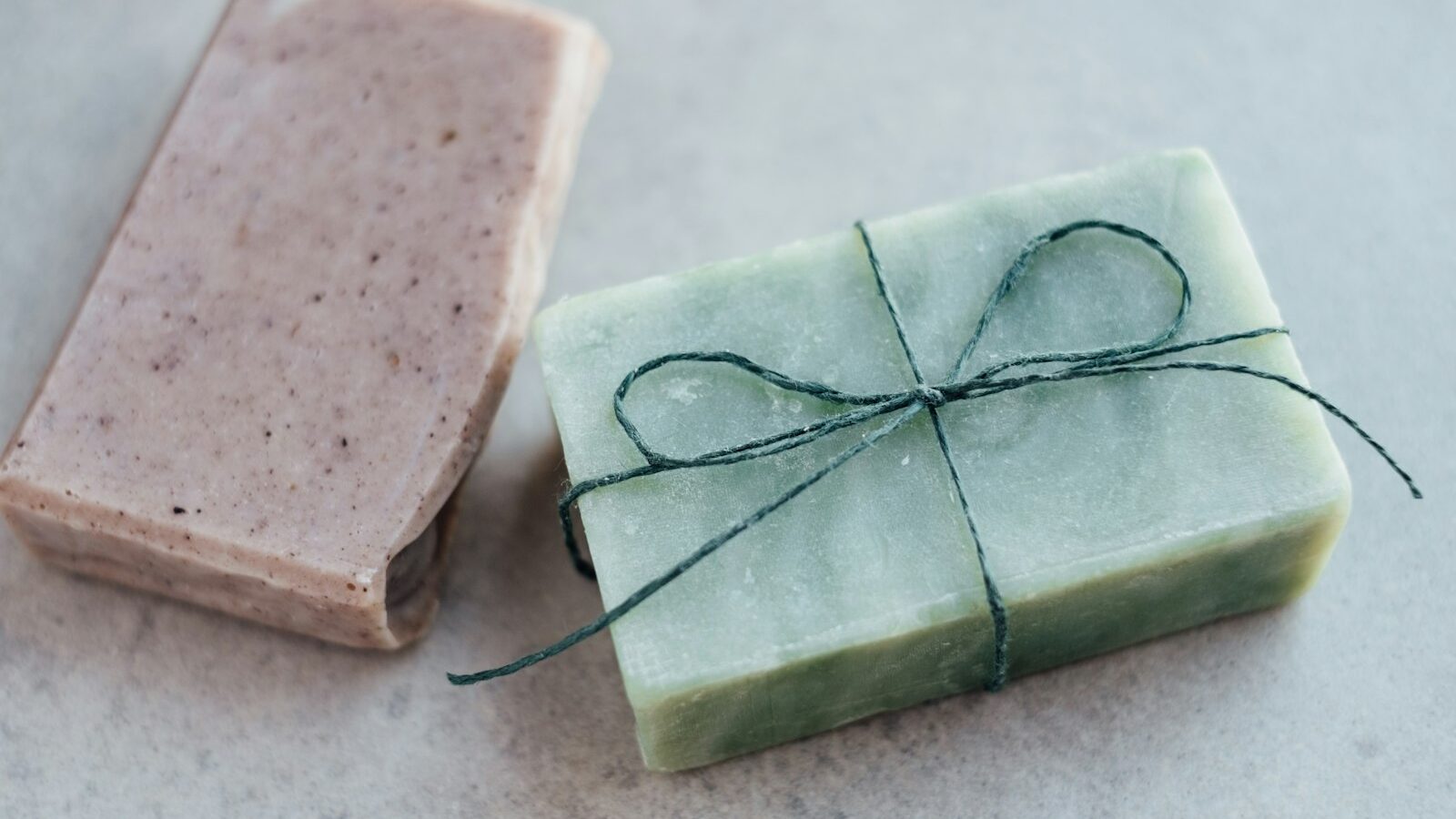green and brown sliced cheese